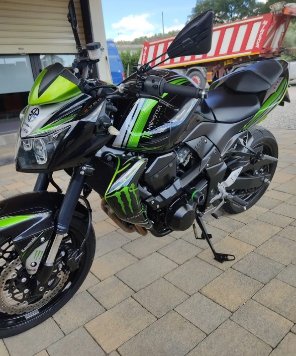 "Kawasaki Z750"