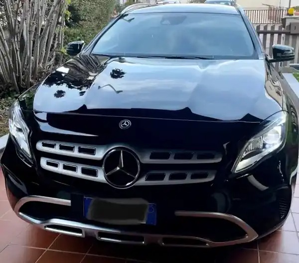 "Mercedes-Benz GLA 200 d Premium auto"