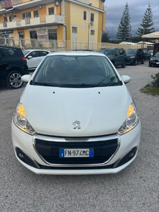 "Peugeot 208 Restyling"