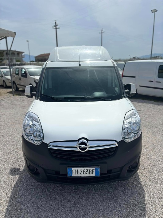 "Opel Combo L2H2 Passo Lungo Tetto Alto"