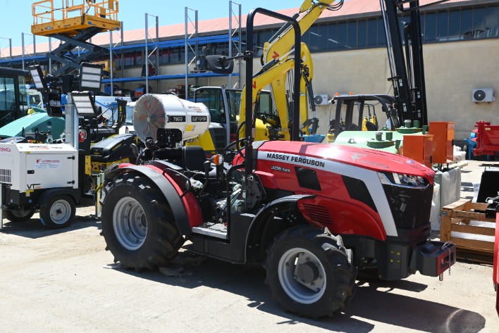 "TRATTORE MASSEY FERGUSON 3GE.105"