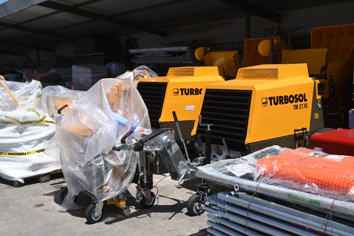 "MESCOLATORE DI CALCESTRUZZI E MALTE"