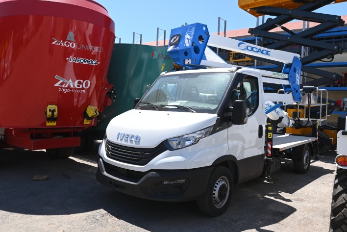"IVECO DAILY CON CESTA SOLLEVATRICE SOCAGE 27D"