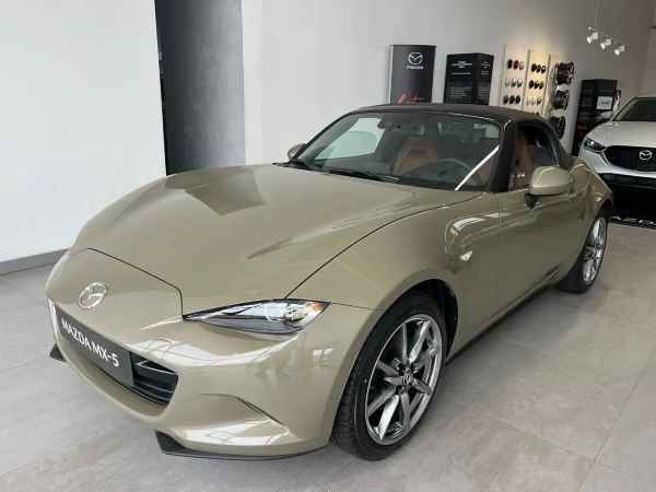 "Mazda MX-5 MX-5 2.0 Kazari"