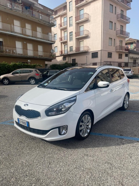 "BELLISSIMA KIA CARENS SUPER ACCESSORIATA"