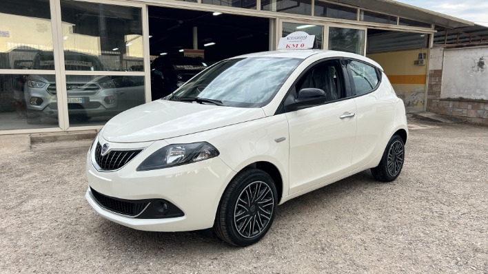 "LANCIA YPSILON HYBRID KM 0"