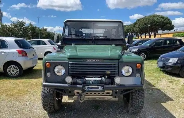 "LAND ROVER Defender DEFENDER"