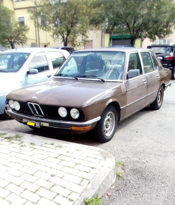 "Auto storica BMW 518 anno 1981 di cilindrata 1.800 c.c. con alimentazione benzina + GPL. Certificata A.S.I. dal 2014"