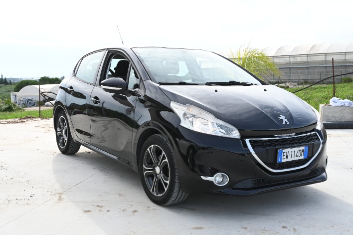 "PEUGEOT 208 1.4 HDI 68 CV DISEL"