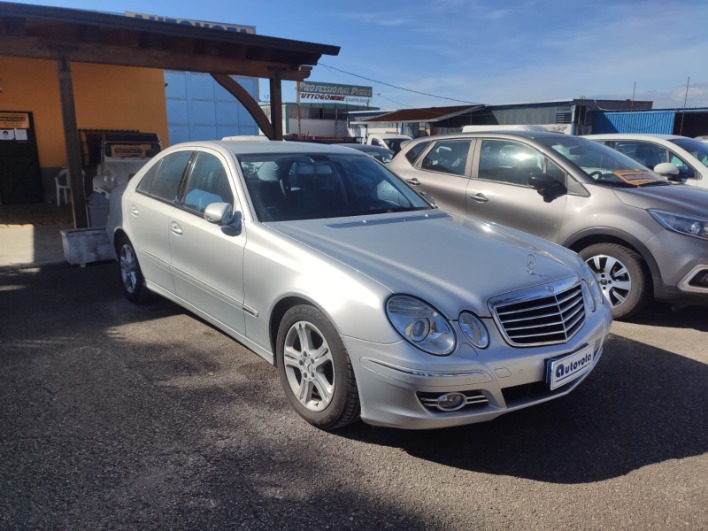 "MERCEDES \u2013 BENZ E 220 CDI AVANTGARDE EVO"