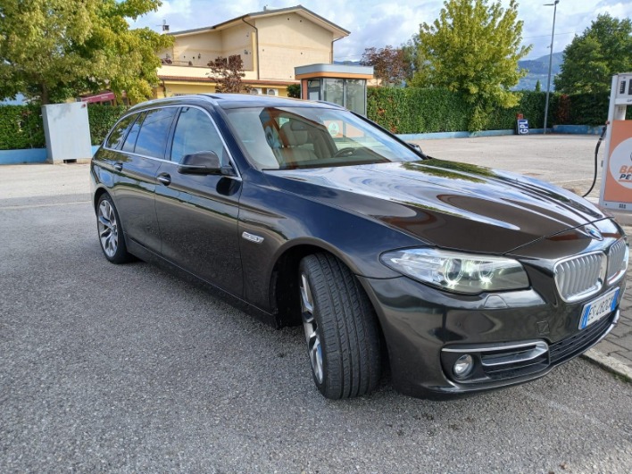 "BMW 525 d Touring Modern aut. * PELLE * NAVI * XENON"