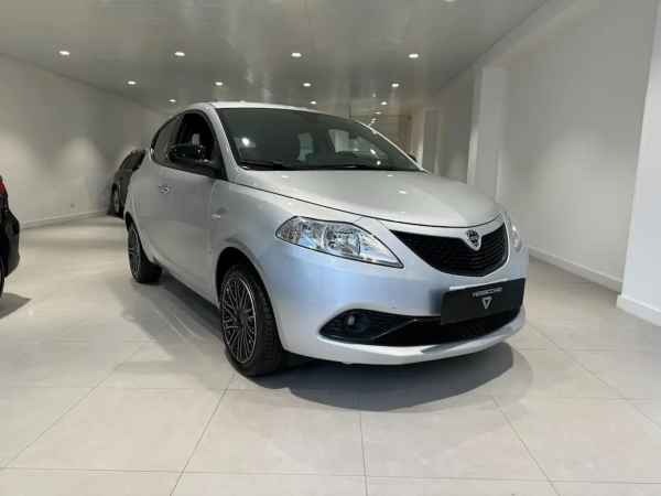 "Lancia Ypsilon Ypsilon 1.0 firefly hybrid Gold s"