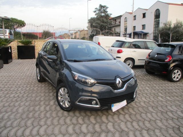 "RENAULT Captur 0.9 TCe 12V 90 CV Start&Stop Live"