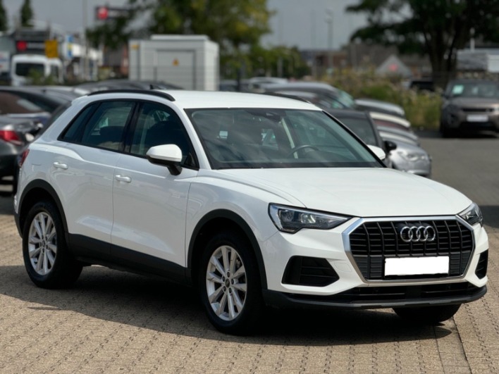 "2021 Audi Q3 35 2.O TDI Digitale Touchscreen"