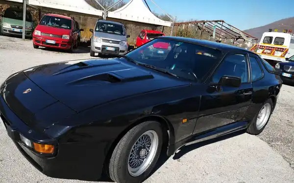 "Porsche 924\/944 - 1982"