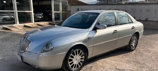 "Lancia Thesis 2.4 JTD Emblema"