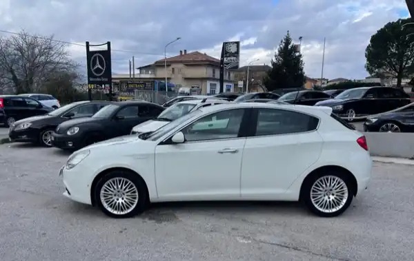 "Alfa Romeo Giulietta 1.6 JTDm-2 105 CV Distinctive"