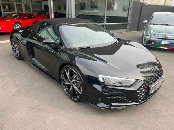 "Audi R8 Spyder 5.2 V10 RWD S tronic performance"