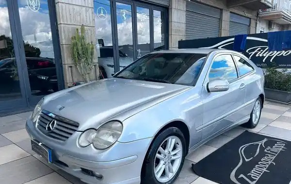 "Mercedes-benz C 220 CDI coup\u00e9 Elegance 2003"