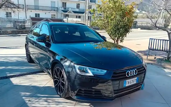 "Audi A4 2.0 TDI 150 CV S tronic Sport"