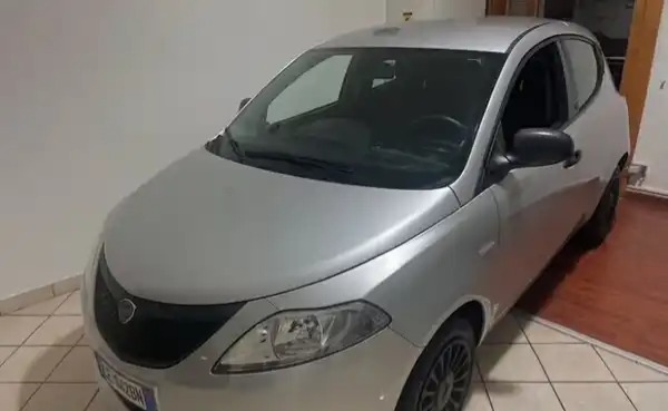 "Lancia Ypsilon 1.2 69 CV 5 porte GPL Ecochic Silve"