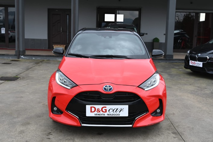 "TOYOTA YARIS PREMIERE HYBRID"