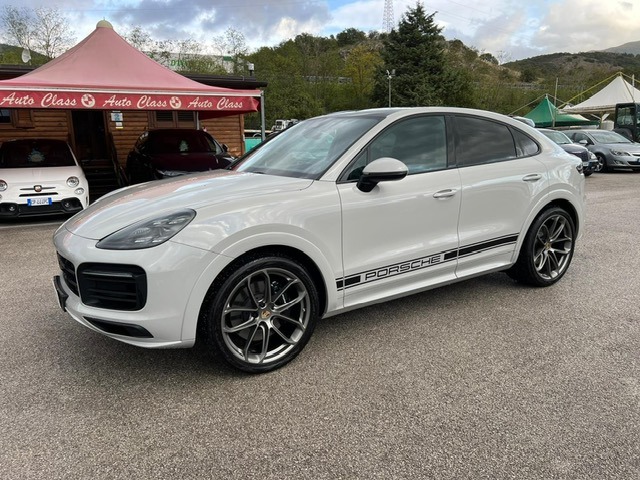 "Porsche Cayenne Coup\u00e8 GTS"