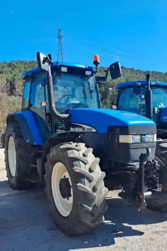 "Trattore New Holland TM 120"