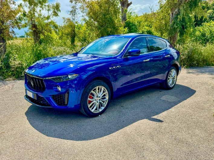 "Noleggio Maserati Levante Modena per cerimonie ed eventi"