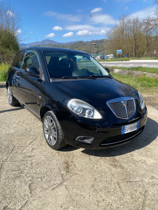 "Lancia Y UNYCA"