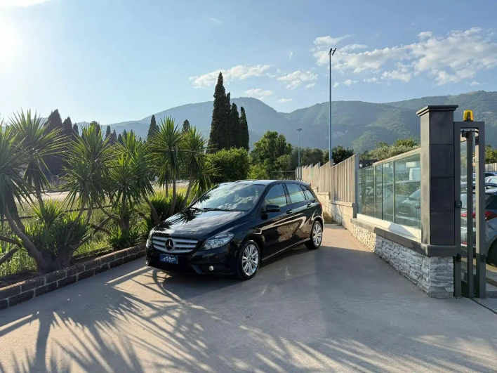 "Mercedes-Benz B 180 180 CDI Premium"