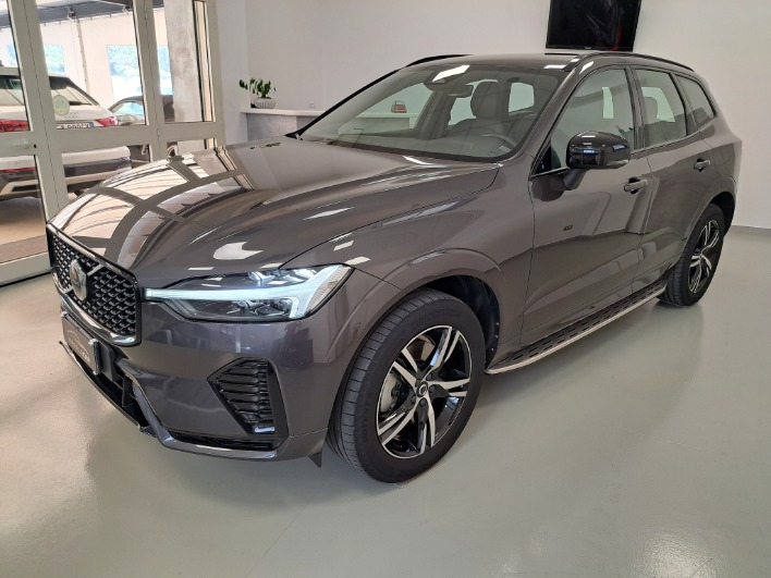 "Volvo XC60 2.0 b4 Plus Dark R-Design awd auto"