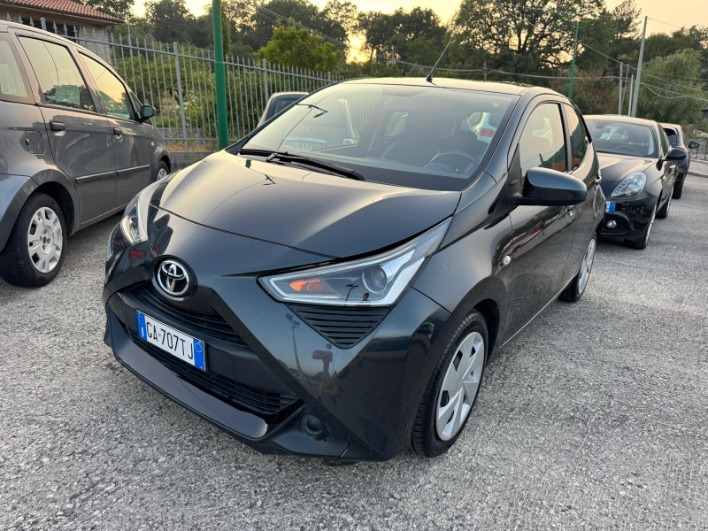 "Aygo 5p 1.0 x-play m-mt 72cv"