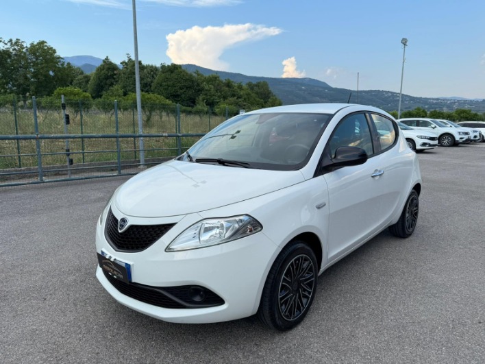 "Lancia Ypsilon III 2015 1.2 Gold s"
