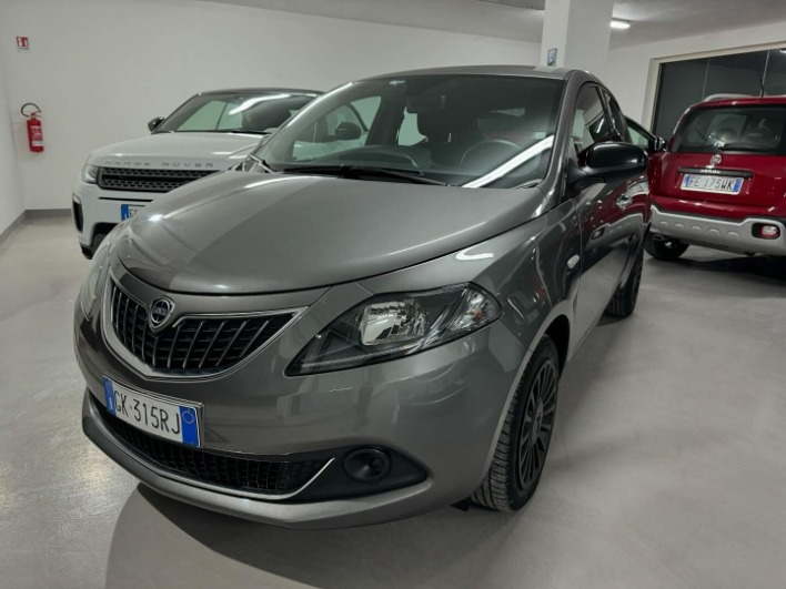 "Lancia Ypsilon 1.0 firefly hybrid Alberta Ferretti s&s 70cv"