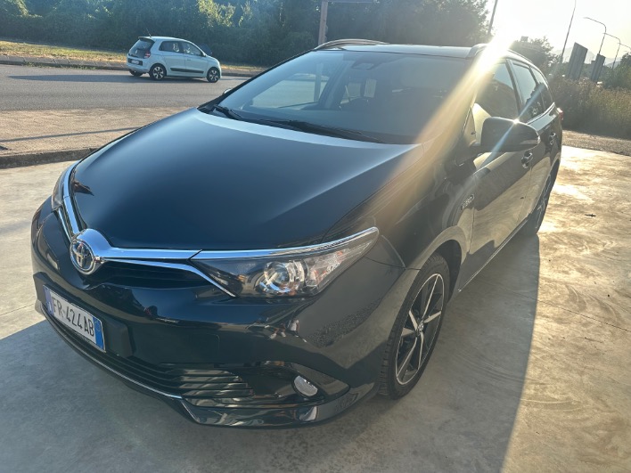 "Toyota Auris Prius Executive 1.8 ibrida"