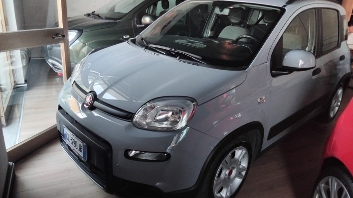 "Fiat Panda 1.0 FireFly SeS Hybrid Red 70 cv anno 2022"