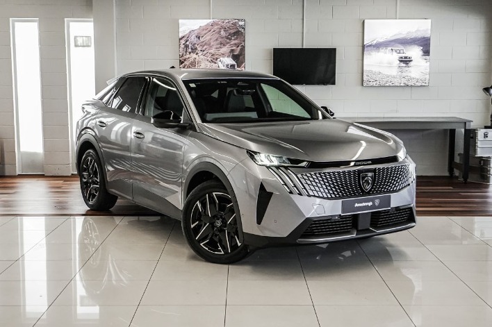 "PEUGEOT 3008 Hybrid 136 Allure e-DCS 6 Sport utility vehicle 5-door (Euro 6D)"