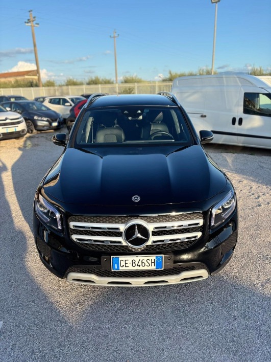 "Mercedes-Benz GLB 200d"
