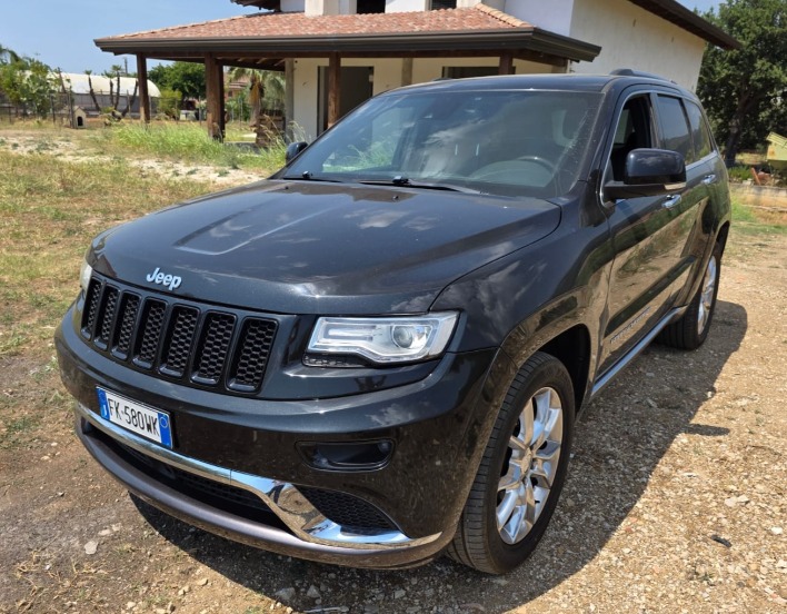 "Grand Cherokee  6  Cilindri  3000 Turbo   diesel    250 CV   con motore  Rumoroso     tel        3339947754"