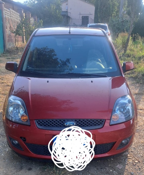 "Ford  fiesta  benzina  km  80000  Tel  3339947754"