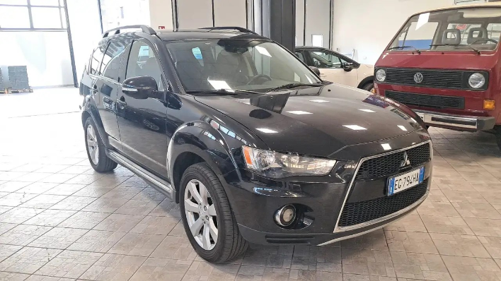 "Mitsubishi Outlander Outlander 2.2 DI-D Intense DPF"