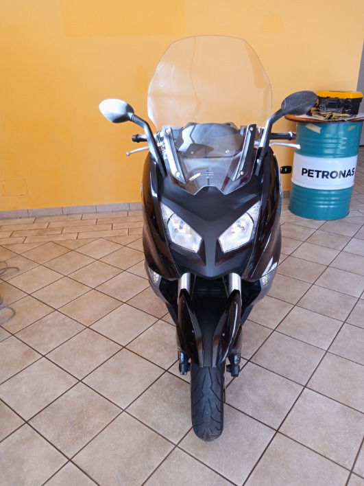"VENDO SCOOTER BMW C 600 SPORT"