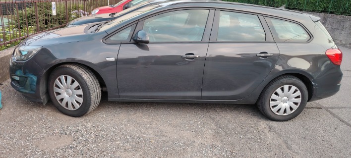 "Auto dai consumi ridotti robusta familiare fatta per lunghi viaggi frizione volano e servo freno sostituiti km fatti in autostrada"