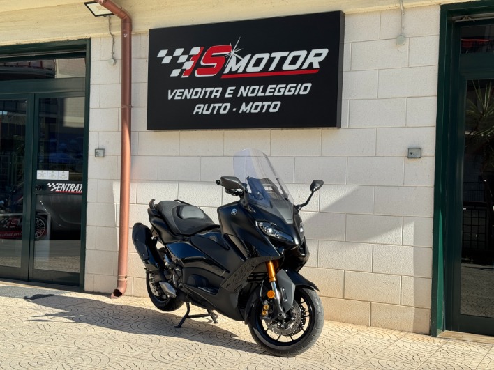 "Yamaha TMAX 560 TECH MAX SOLO 400 KM"