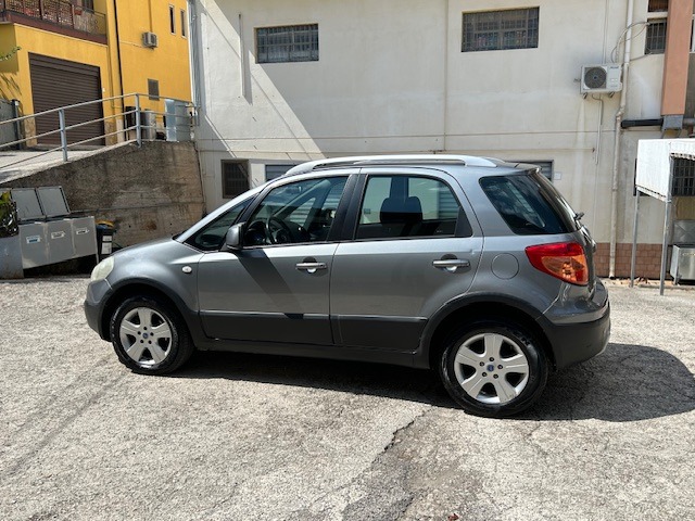 "Fiat  sedici, anno  2010, km 185000 certificati, 1900 diesel, mai fuoristrada, ottime condizioni."