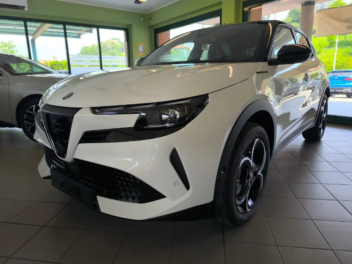 "Alfa Romeo Junior 1.2 IBRIDA SPECIALE + PACK TECHNO 145cv edct6"