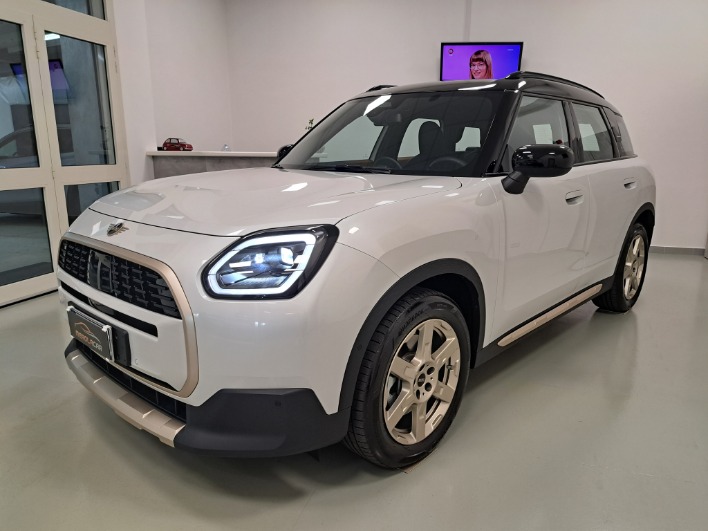 "MINI Cooper Countryman U25 1.5 48V C Hybrid Favoured automatica"