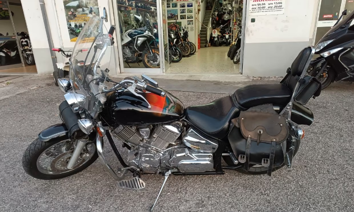 "Yamaha XVS 1100 Drag Star"