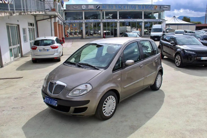 "Lancia MUSA 1.3 Multijet 16V Oro"
